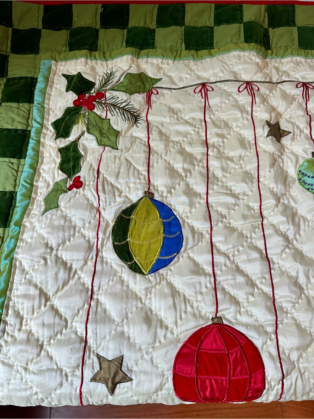 Holiday Quilt with Green Checker Border - Picture 2 of 6